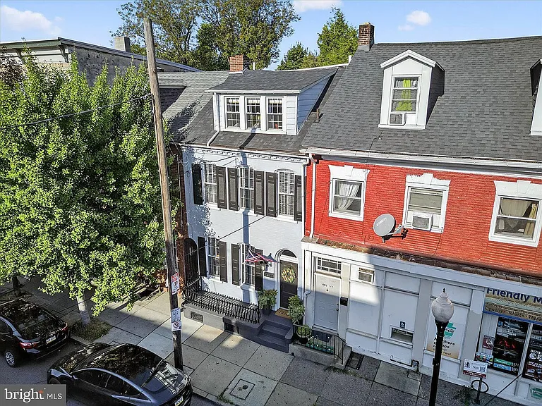 403 N Queen St — Photo 3