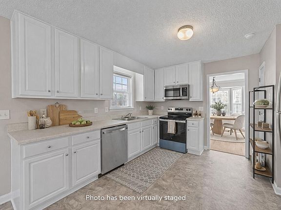 5th image of 1636 Middle Ridge Dr