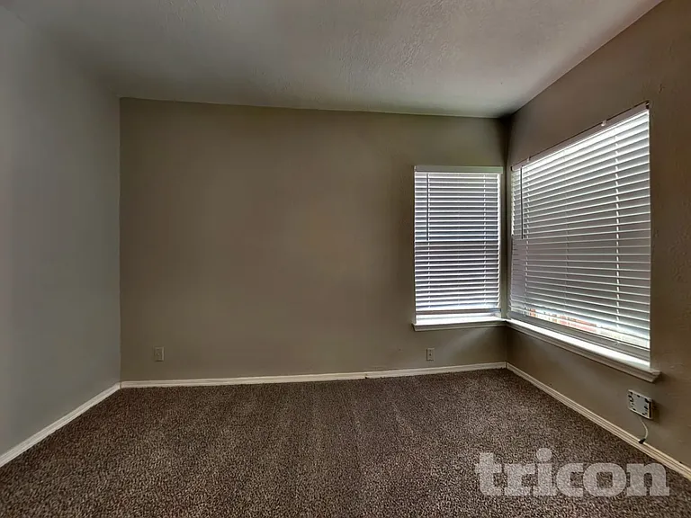 706 Olney Dr — Photo 8