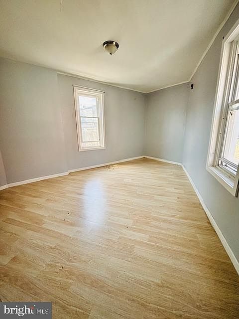 1st image of 240 W Glenwood Ave