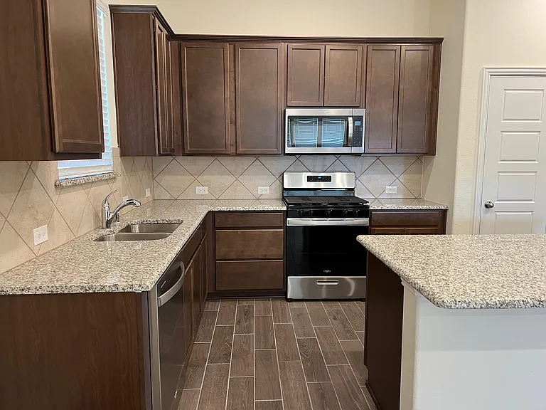 3409 Riverlawn Dr — Photo 6