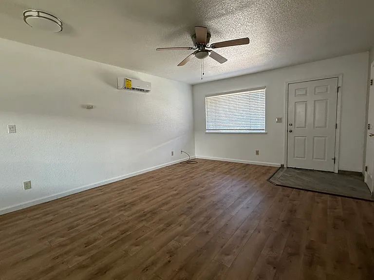 1003 River Way — Photo 2