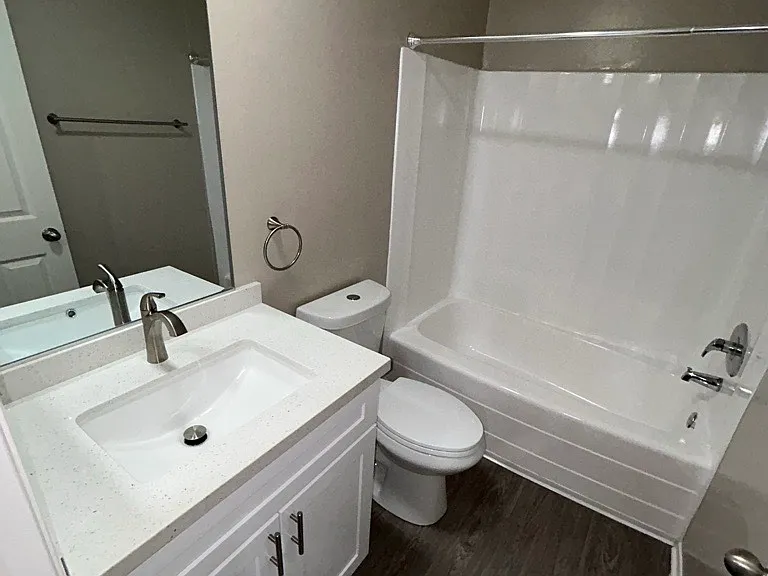 Taylor Garden Apartments — Photo 39