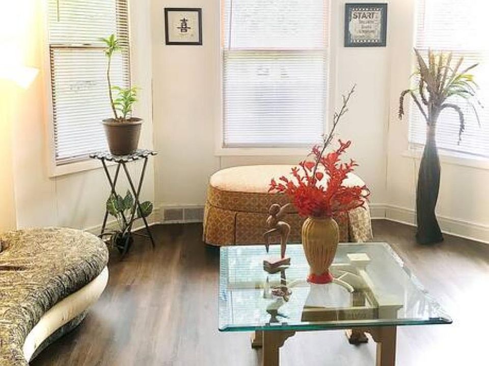 2nd image of 1055 Phoenix Ave #2