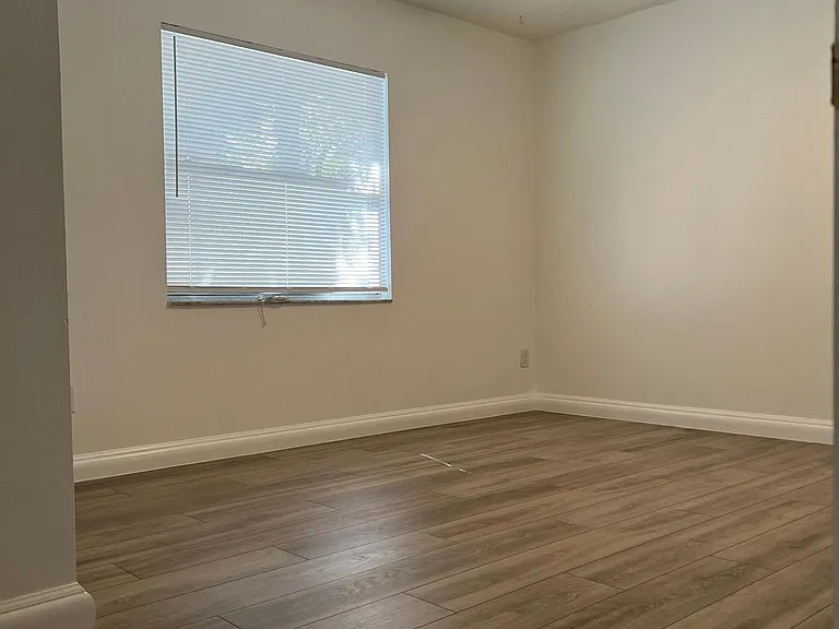 1208 E Gore St — Photo 6