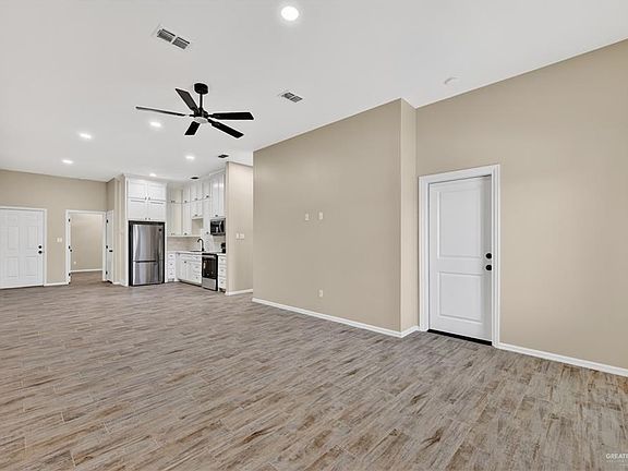 5th image of 702 W 25th St
