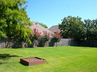 7813 Baywood Ct, North Richland Hills, TX 76182