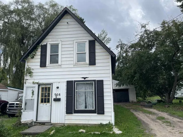 908 Cedar St, Sault Sainte Marie, MI 49783
