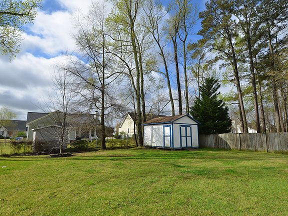 2nd image of 504 Primrose Ln
