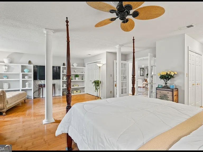81 Hampshire Ct — Photo 14
