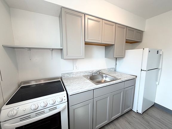 5th image of 1680 Skyline Dr #17