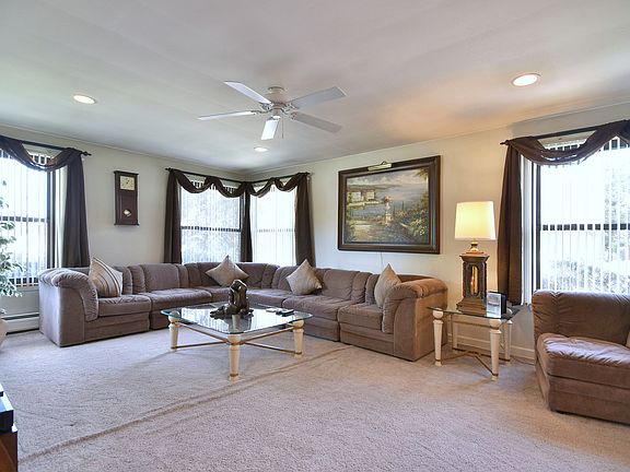 3rd image of 7315 W Dickens Ave