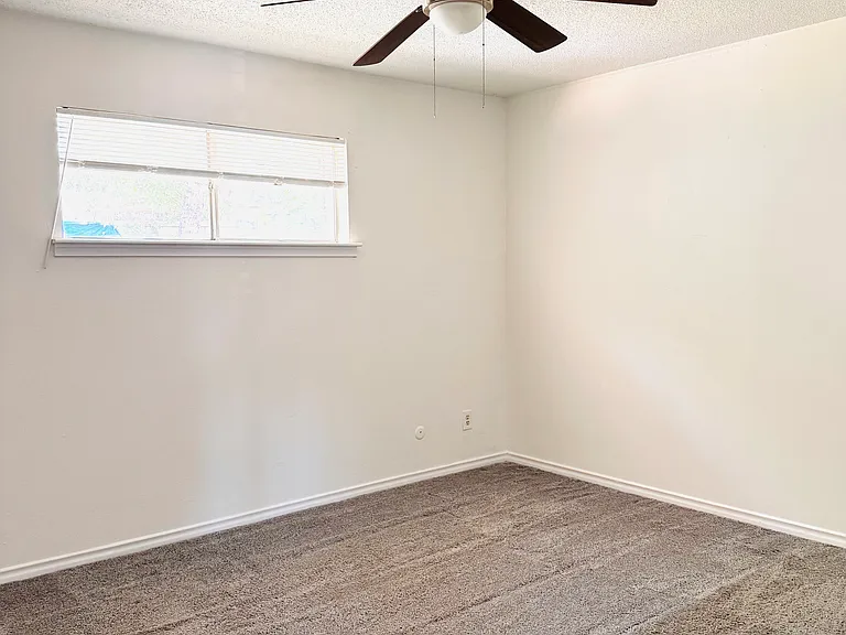 925 Lindy Ct #925 — Photo 7