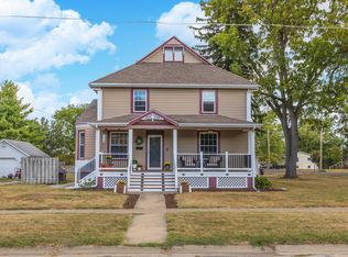 597 E 3rd St, El Paso, IL
