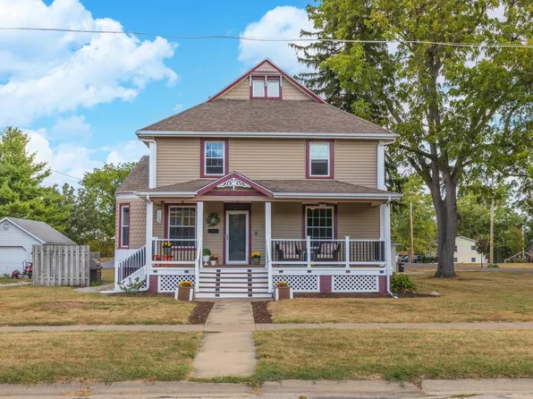 597 E 3rd St, El Paso, IL 61738