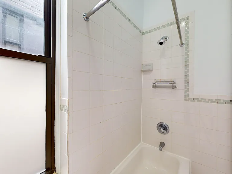 1443 York Ave #4W — Photo 9