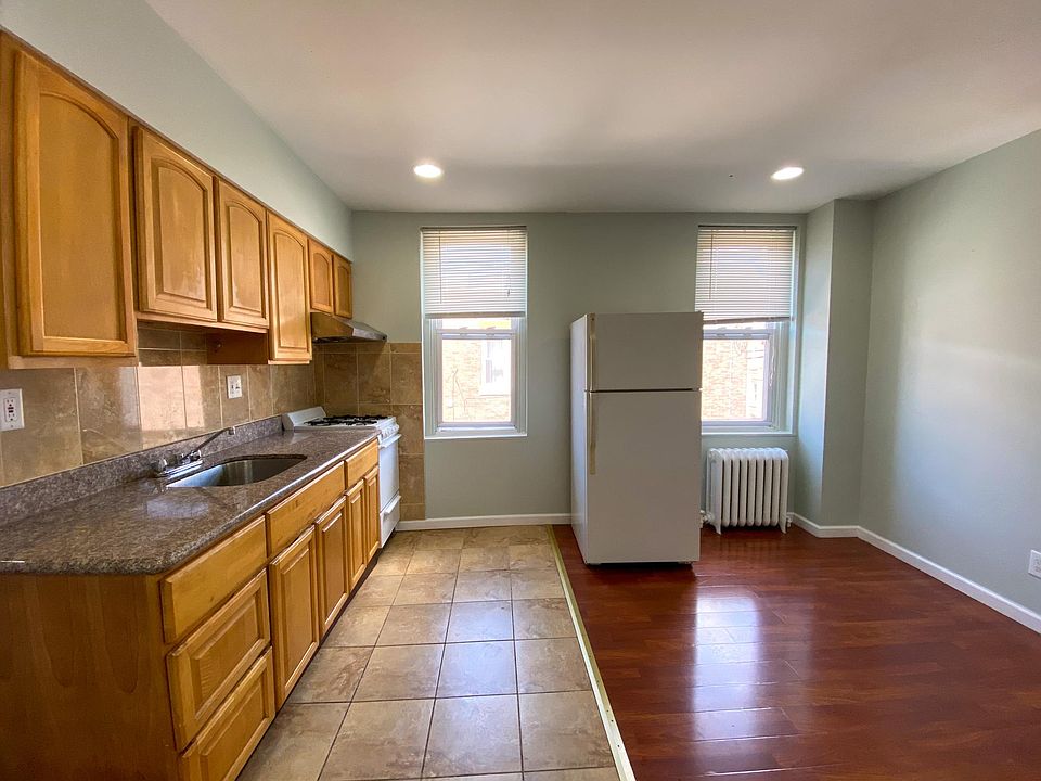Entrance View - Kitchen / Dining / Living room