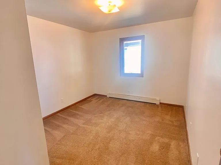 512 W Cross St — Photo 9