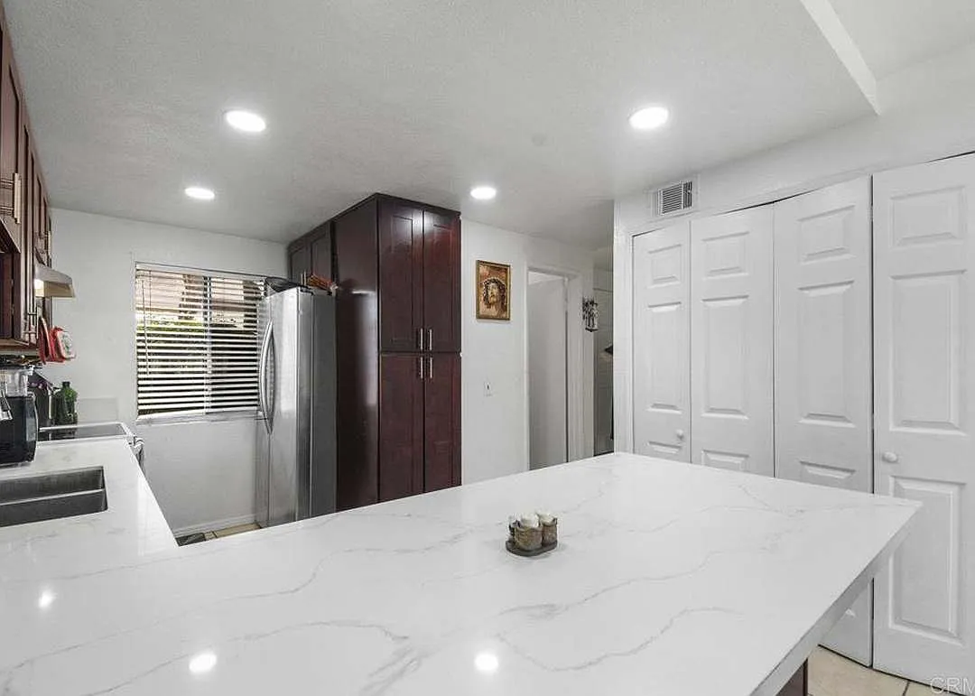 3 bed, 1386 sqft, $3,800 — Photo 2