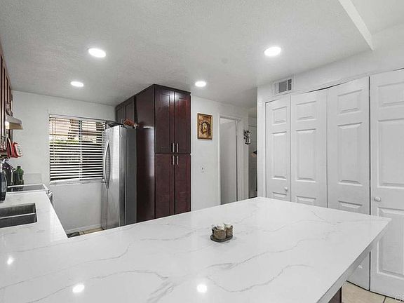3rd image of 389 Shady Ln #1