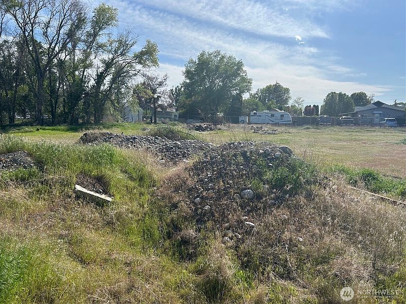 3rd image of 7895 Brunch Road NE