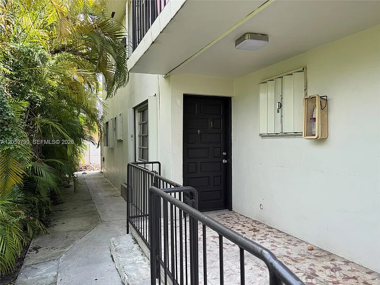 240 E 8th St #3 — Photo 18