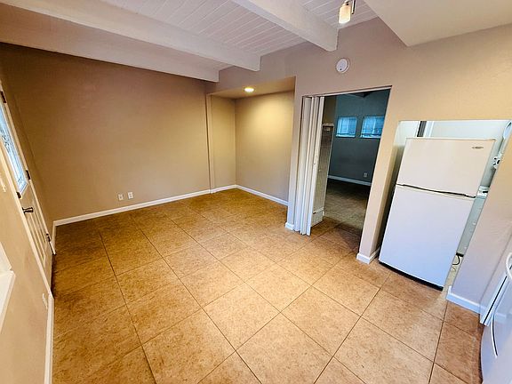 4th image of 2583 Knox Ave #2