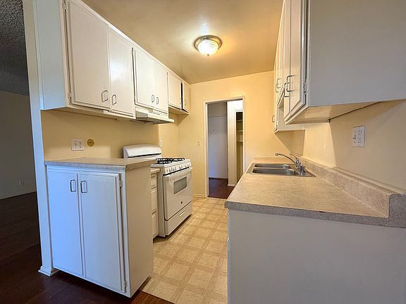 2nd image of 18541 Dearborn St APT 21