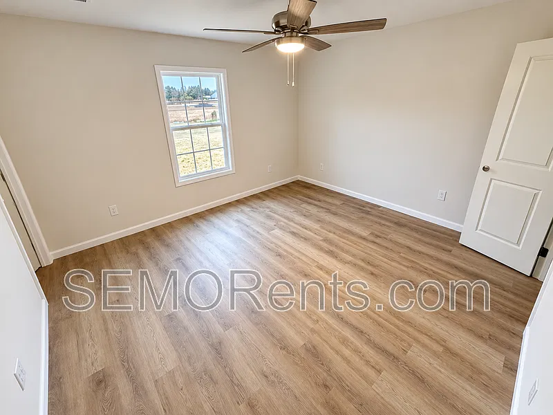 3 bed, 2.0 bath, 1433 sqft, $1,900 — Photo 4