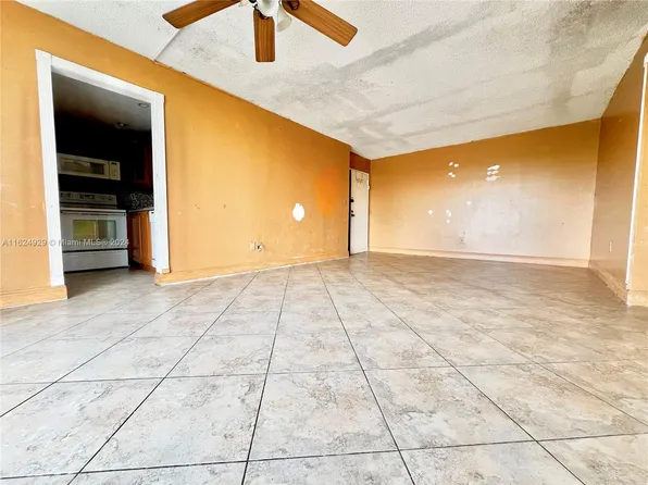498 NW 165th Street Rd APT D501, Miami, FL 33169