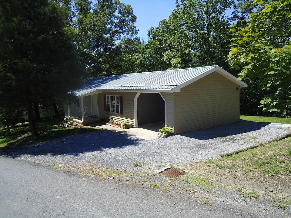 3 bedroom 1 bath with Garage and shed on 1 acre ground
