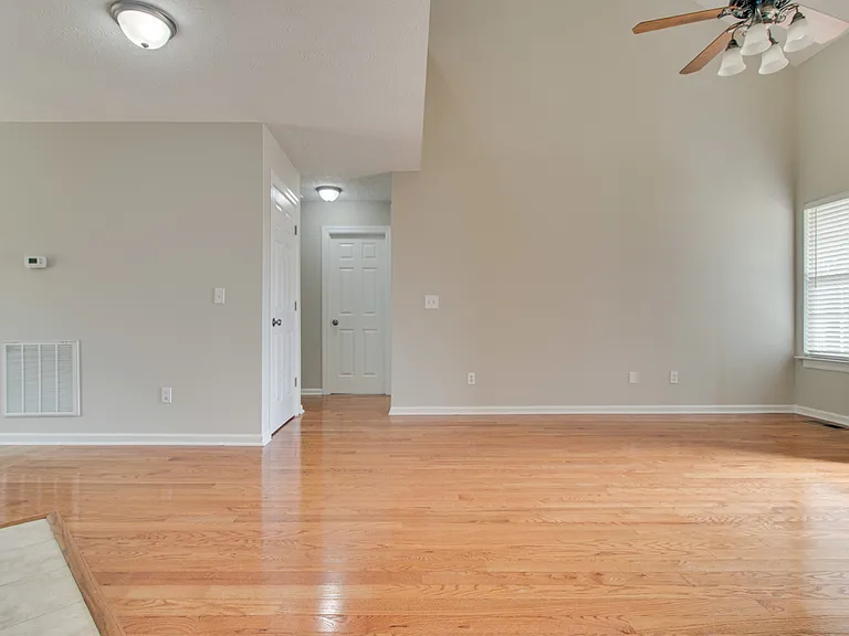 4910 Court Dr — Photo 16