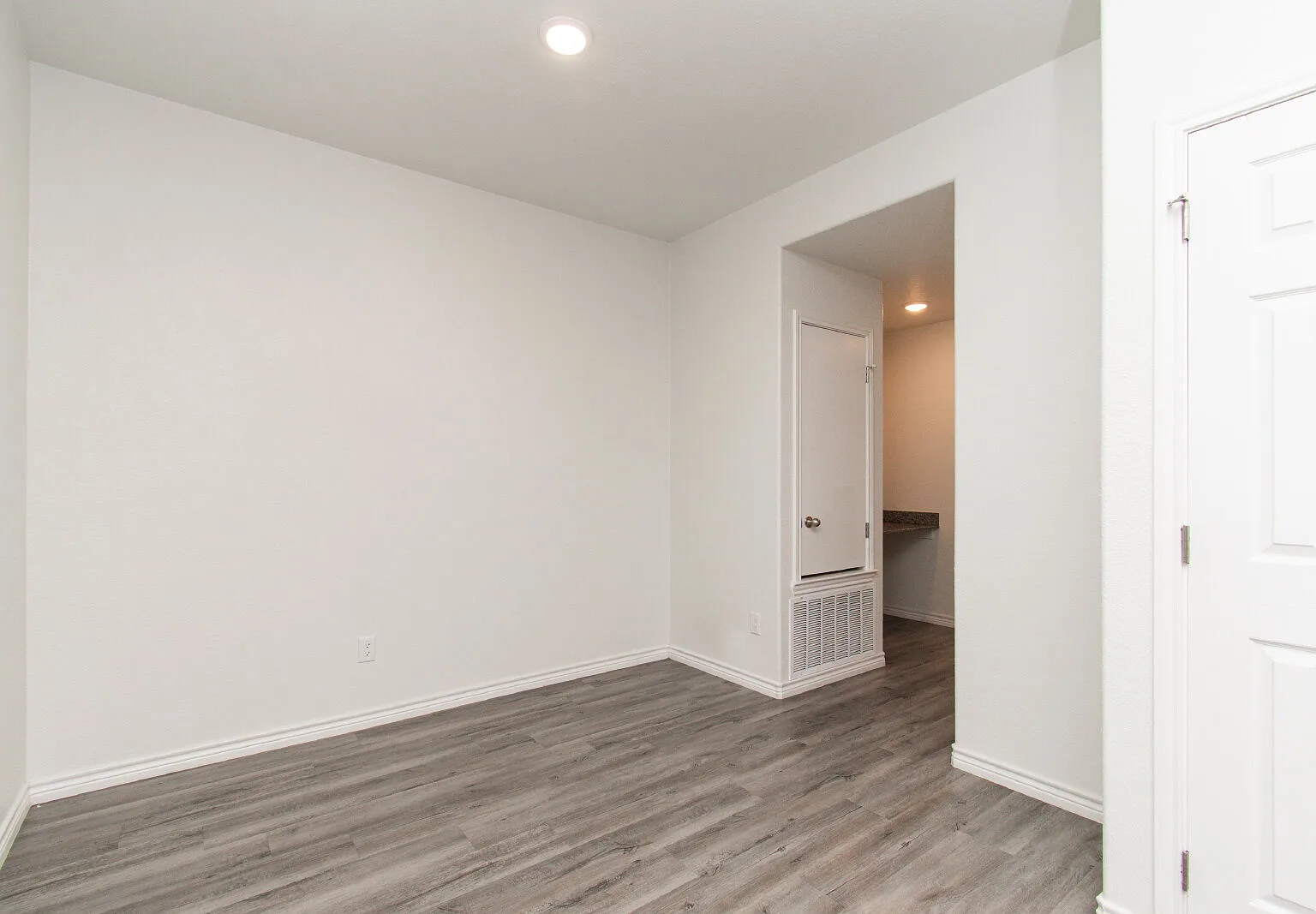 3 bed, 2.0 bath, 1278 sqft, $1,475 — Photo 2