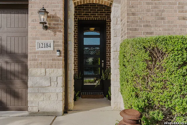 4 bed, 2.5 bath, 2264 sqft, $2,950 — Photo 2