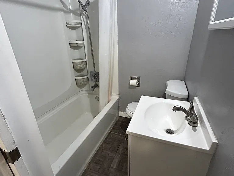 610 E 21st St — Photo 2