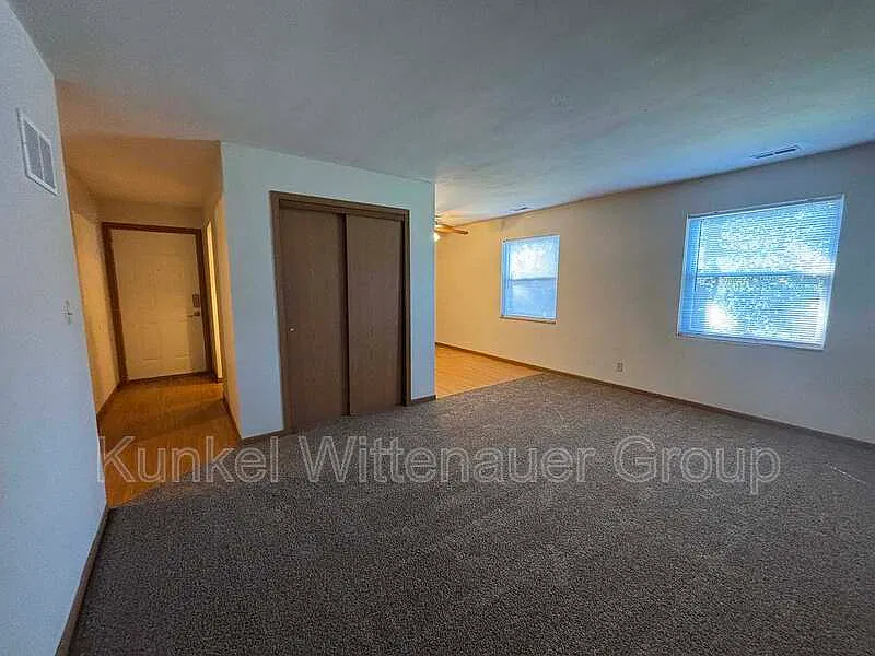 2 bed, 1.0 bath, 900 sqft, $775 — Photo 3