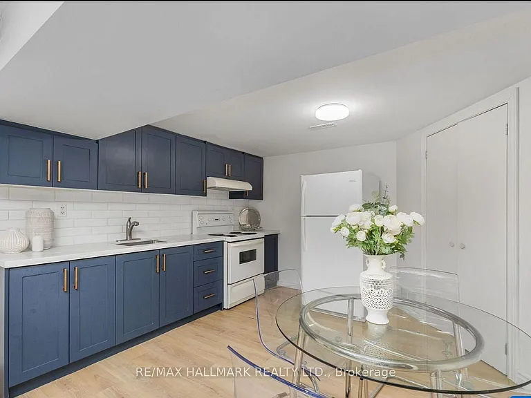 12 Wardencourt Dr #LOWER — Photo 6