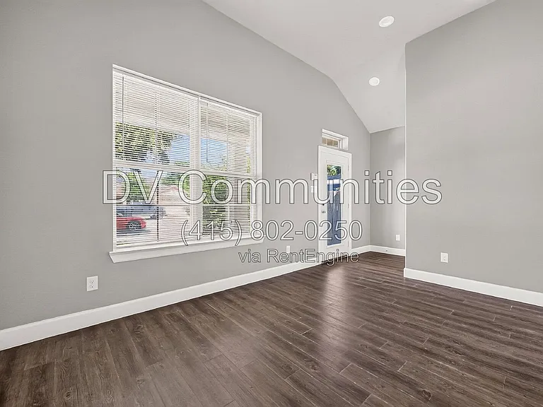1204 3rd St — Photo 11