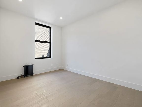 4th image of 301 W 22nd St APT 65