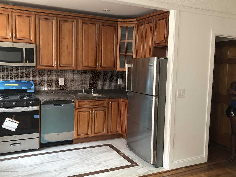 2nd image of 30 Balfour Pl