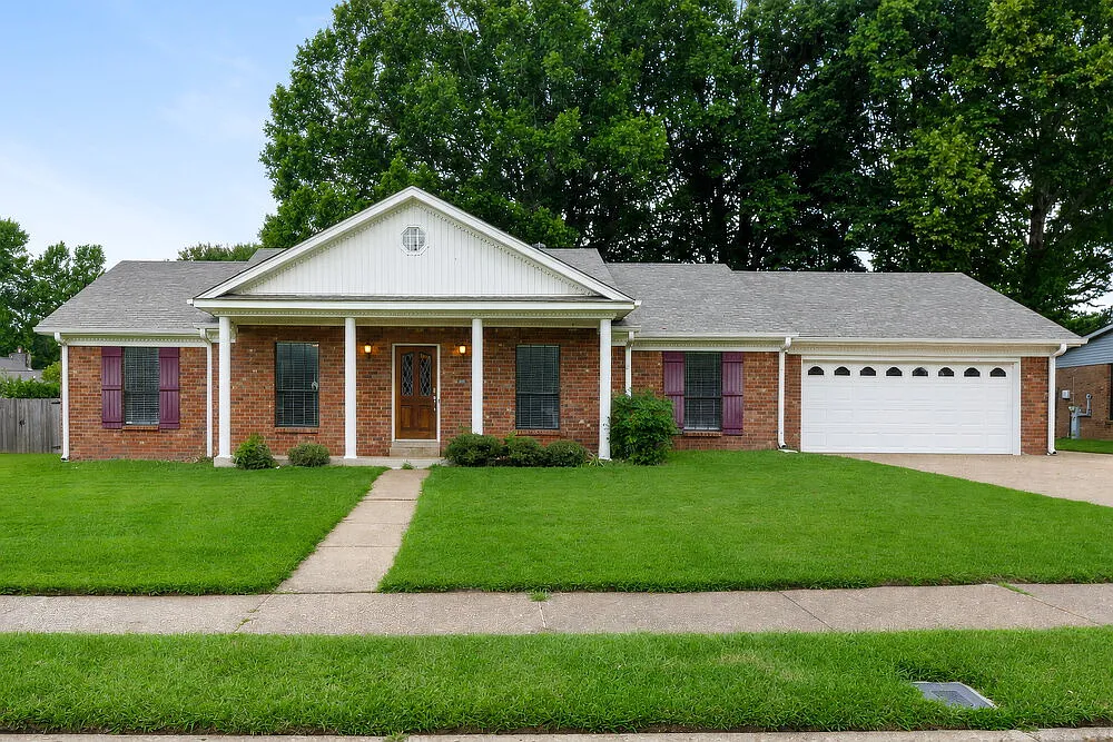 3 bed, 2.0 bath, 1900 sqft, $1,840 — Photo 1