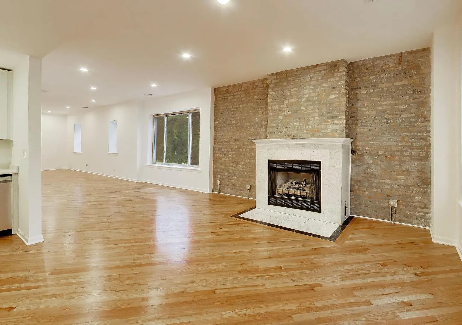 3 bed, 2022 sqft, $4,000 — Photo 2