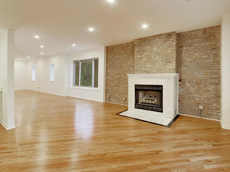 1301 N Oakley Blvd #2B — Photo 2