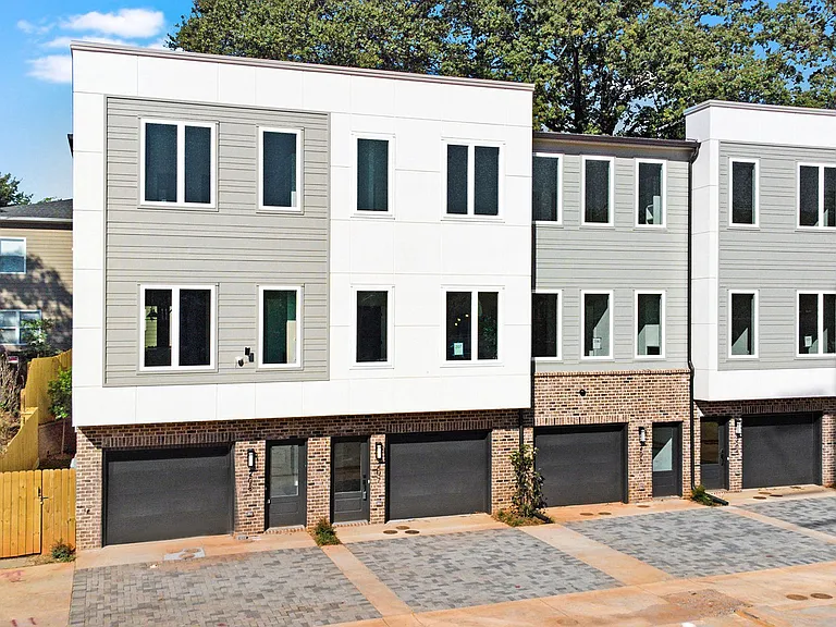 1237 Memorial Dr — Photo 20