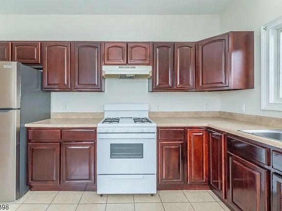 5th image of 47 Grant St #47
