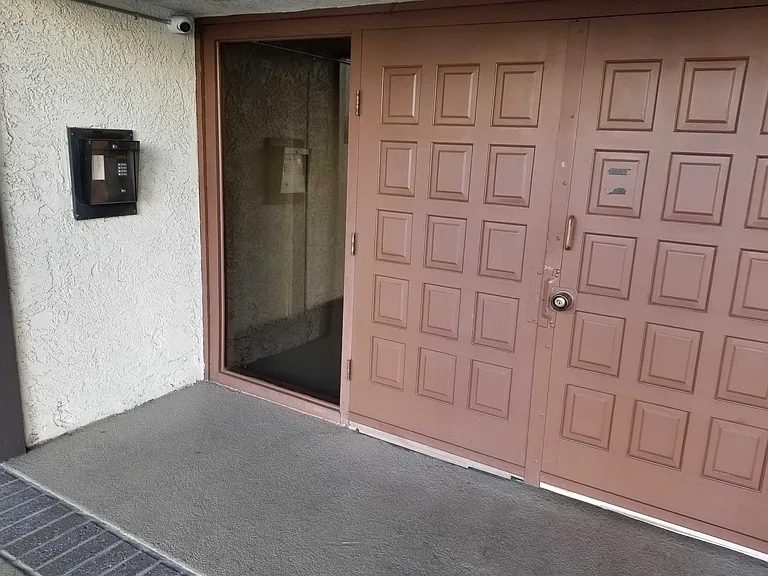 Coldwater Canyon Ave — Photo 3