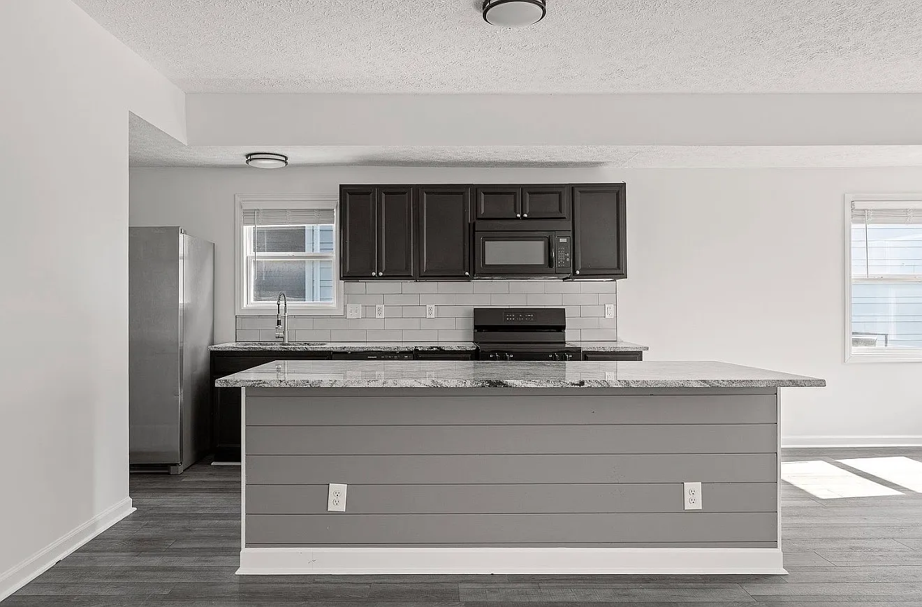 1 bed, 2450 sqft, $2,499 — Photo 3