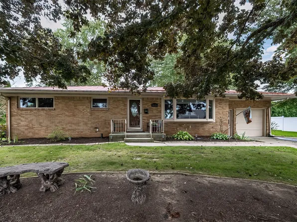 2653 Lakeside Dr, Erie, PA 16511