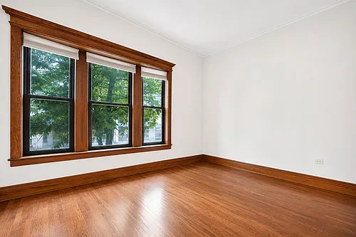 1004 W Dakin St #1 Photo 1