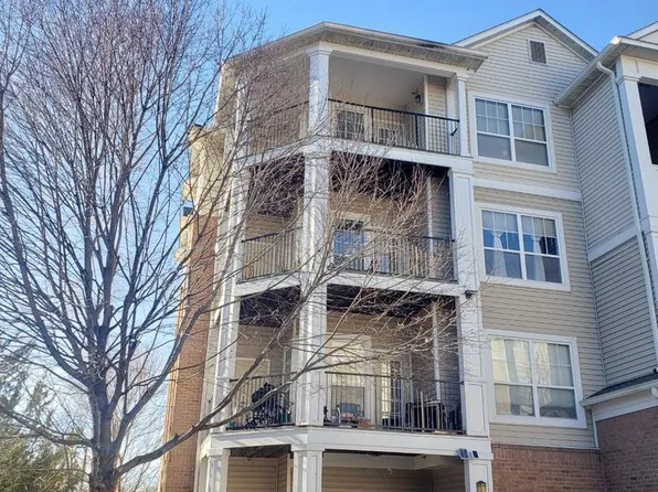 13504 Derry Glen Ct APT 301, Germantown, MD 20874